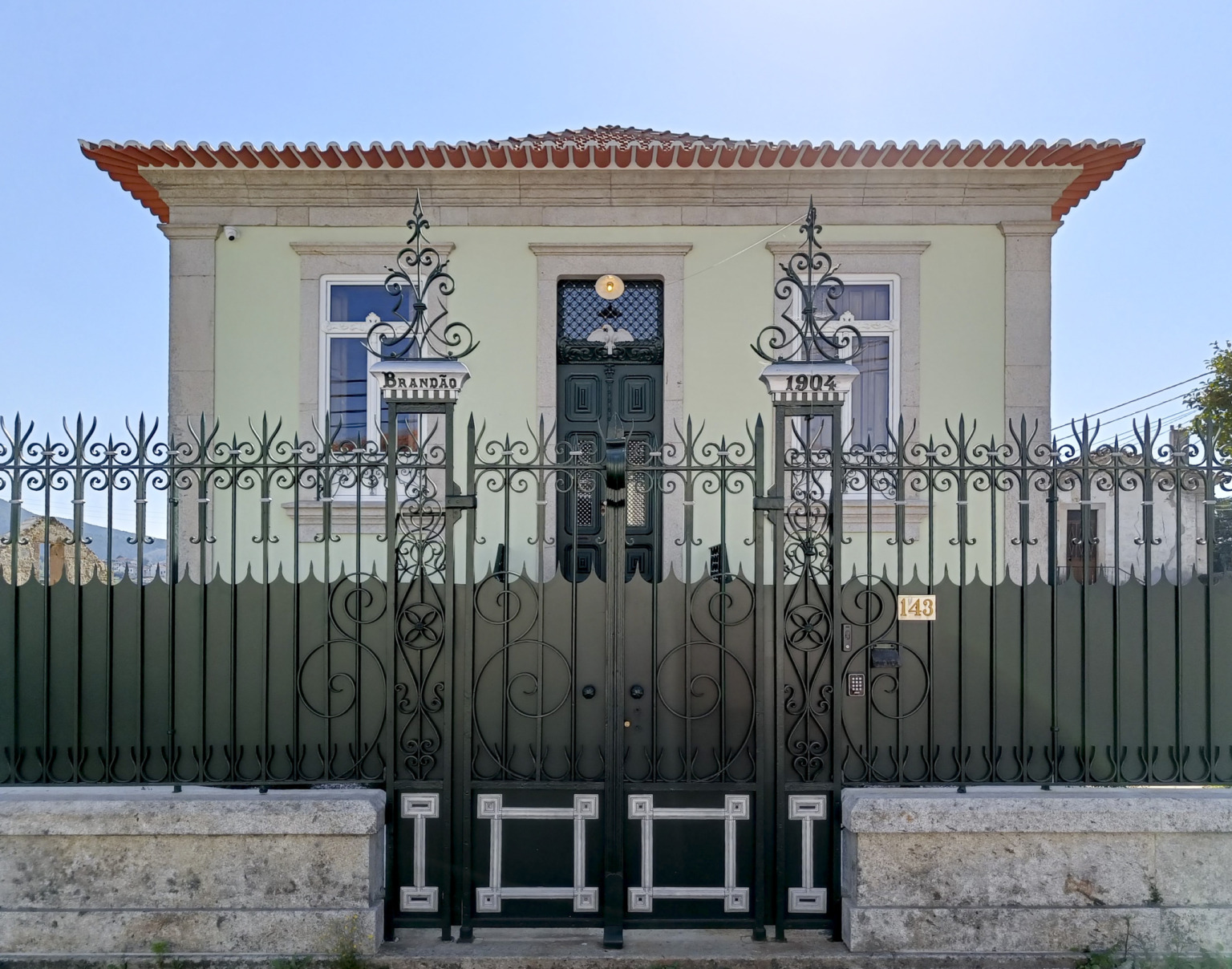 Moradia Burgães Casa Brandão Vale de Cambra EVA atelier arquitectos Reabilitação (1)